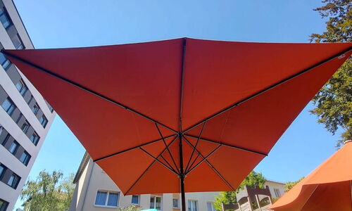 May, Sonnenschirm